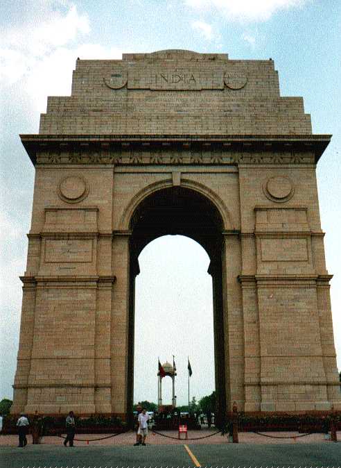 india gate.jpg (46088 bytes)