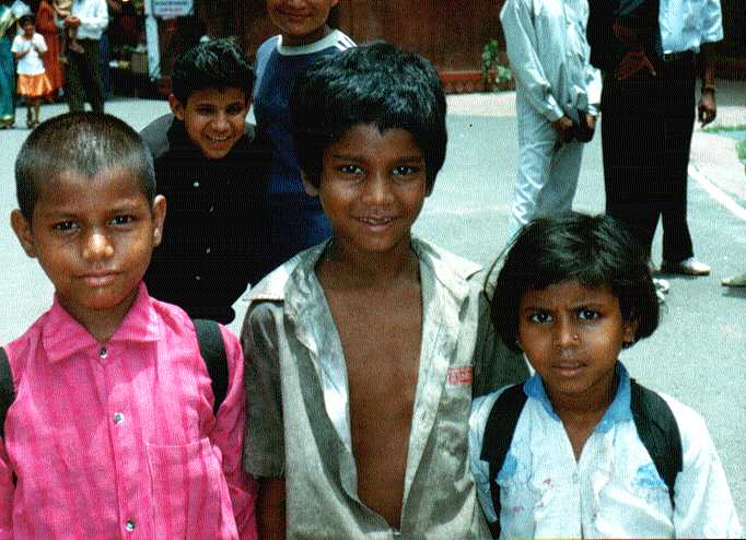 kinderen1.jpg (52446 bytes)