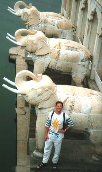 olifanten_bij_het_lake.jpg (22618 bytes)