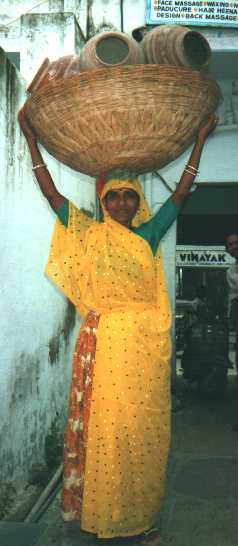 pottenvrouw.jpg (17112 bytes)