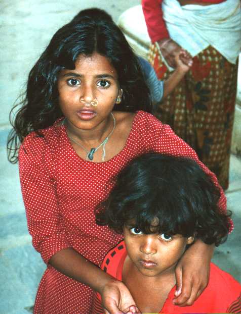 bedelende_kinderen.jpg (38695 bytes)