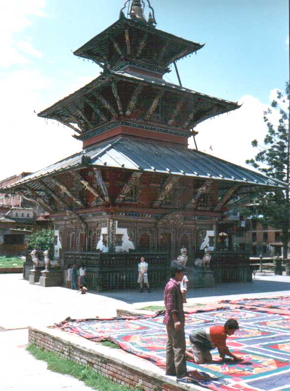 hoge_tempel.jpg (56704 bytes)